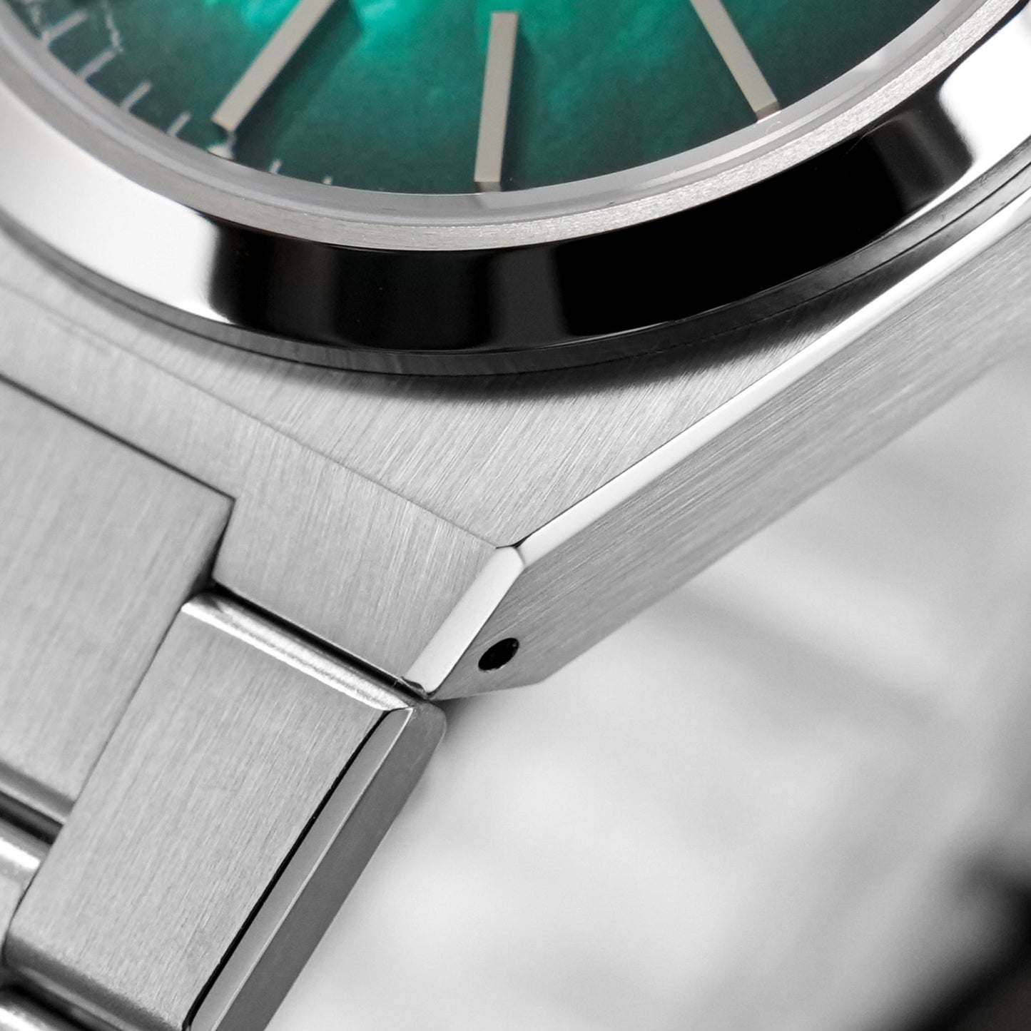 Watchdives WD0012 Vintage VH31 Men Watch